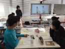 読み取る力を育てるサマーセッションで思考探究ゼミに取り組む小学生