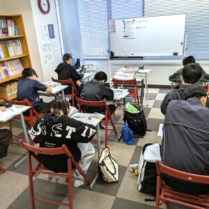 仙台の中学生が自走力を発揮してテスト対策に取り組む8時間集中学習会の様子