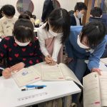 「思考探究ゼミ」この春も始まりました。4年生は「読み解く力」です！